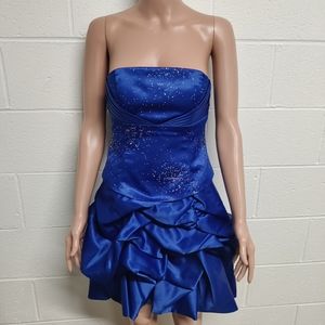 Le Chateau NWOT Party Prom Formal Dress Tie Up Back